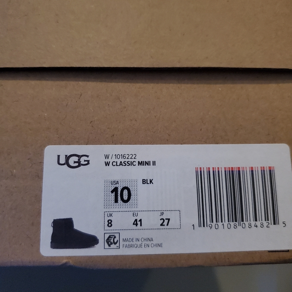 UGGS classic mini boot ll brand new